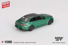 BMW  - M5 2024 green metallic - 1:64 - Mini GT - 01086-LHD - MGT01086LHD | Toms Modelautos