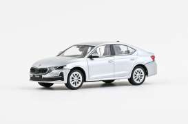 Skoda  - Octavia IV FL 2024 brilliant silver metallic - 1:43 - Abrex - 143AB-048AB - ab143AB-048AB | Toms Modelautos