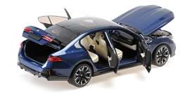 BMW  - i5  2023 blue metallic - 1:18 - Minichamps - 110023400 - mc110023400 | Toms Modelautos