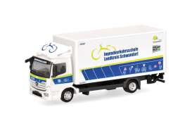 Mercedes Benz  - Atego 2013 white/blue/green - 1:87 - Herpa - 098915 - herpa098915 | Toms Modelautos