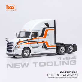 Freightliner  - Cascadia 2018 white/orange - 1:64 - IXO America - 64TR013A - ixo64TR013A | Toms Modelautos