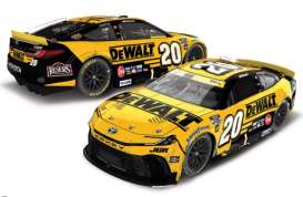 Toyota  - Camry XSE 2025 yellow/black - 1:24 - Action Racing Collectibles - W202522DWLCDE - arcW202522DWLCDE | Toms Modelautos
