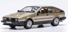 Alfa Romeo  - GTV 6 1982 beige - 1:43 - IXO Models - IXOCLC628N.22 - ixoCLC628 | Toms Modelautos
