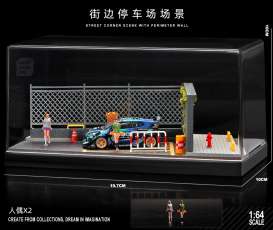 diorama Accessoires - Parking lot 04 with figure various - 1:64 - Black Box Diorama - SCJ-82004-A - SCJ-82004-A | Toms Modelautos