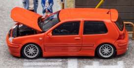 Volkswagen  - MK4 orange-red - 1:64 - Focal Horizon  - FH032 - FH032 | Toms Modelautos