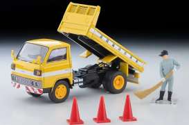 Mitsubishi  - Fuso Canter yellow - 1:64 - Tomica Limited Vintage - TMT33651 - TLV-N369a | Toms Modelautos