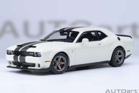 Dodge  - Challenger SRT white - 1:18 - AutoArt - 71766 - autoart71766 | Toms Modelautos