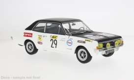 Opel  - Commodore A 1971 white/black - 1:18 - MCG - 275074 - MCG18562 | Toms Modelautos