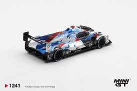 BMW  - M Hybrid V8 GTP 2024 white/blue/red - 1:64 - Mini GT - MGT01241-BL - MGT01241-BL | Toms Modelautos