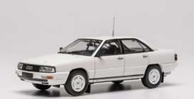 Audi  - 200 C3 Quattro 1989 white - 1:43 - IXO Models - 1009807 - ixoCLC687 | Toms Modelautos