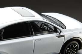 Honda  - Insight 2025 white - 1:43 - Hobby Japan - HJ431011W - HJ431011W | Toms Modelautos